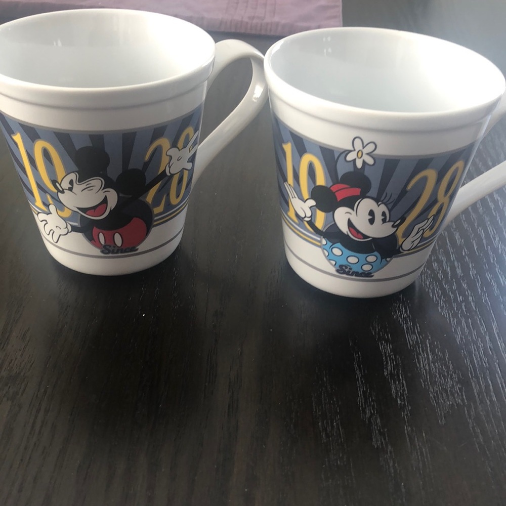 Vintage Mickey and Minnie Mouse mug set of 2